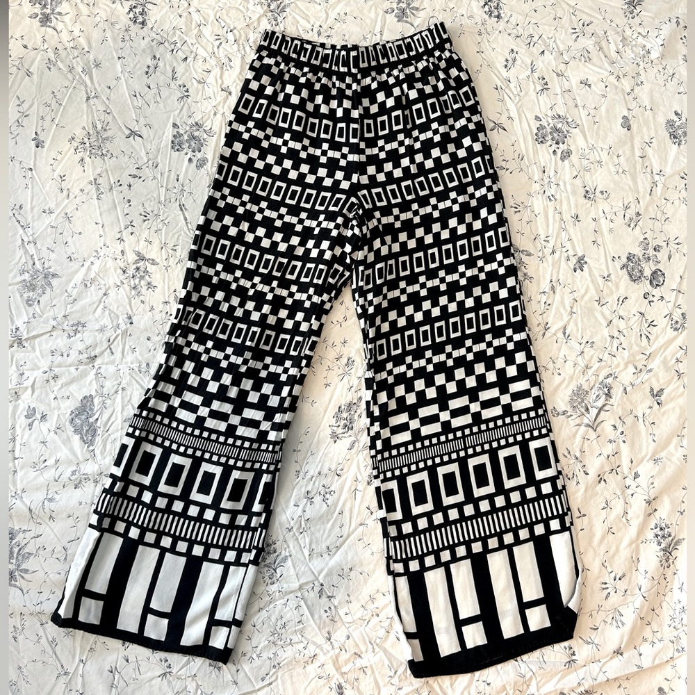 Alya size small black and white pants ! Worn once!